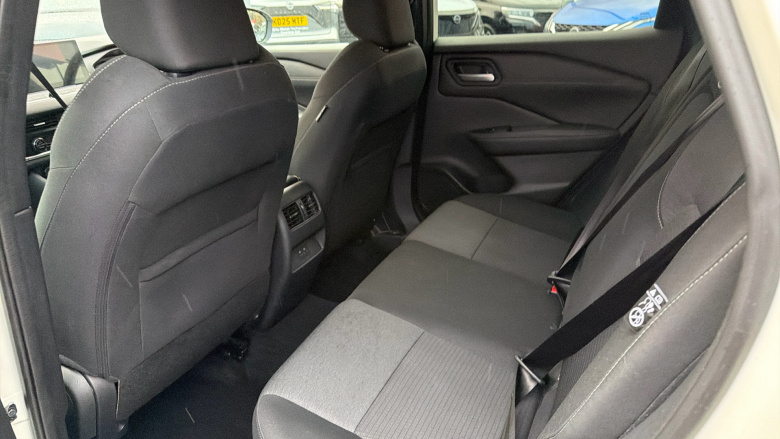 Nissan Qashqai 1.3 DiG-T MH N-Connecta 5dr Petrol Hatchback